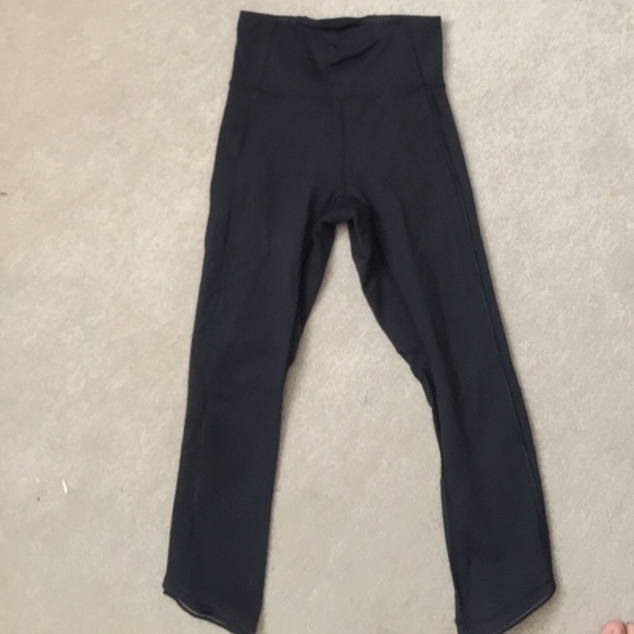 Sold on mercari Lululemon size 2 crops - Picture 1 of 4
